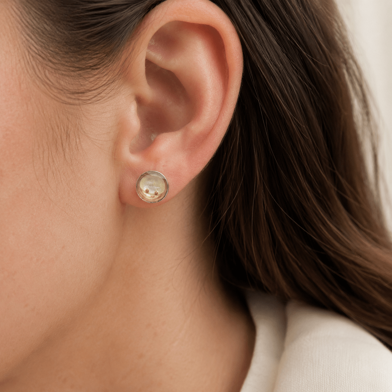 Sidabro auskarai "Šviesos taškas". Balti - DDgoodvibesart